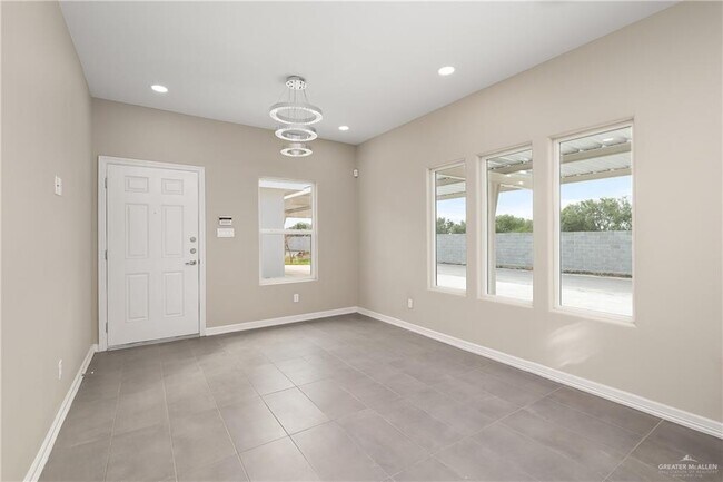 Building Photo - 17 Frio Ave