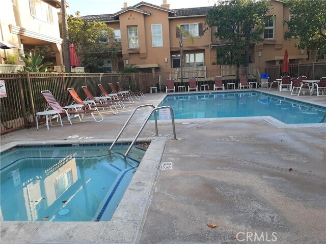 Building Photo - 300 W Summerfield Cir