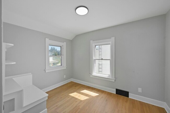 Building Photo - 4636 Commonwealth Ave