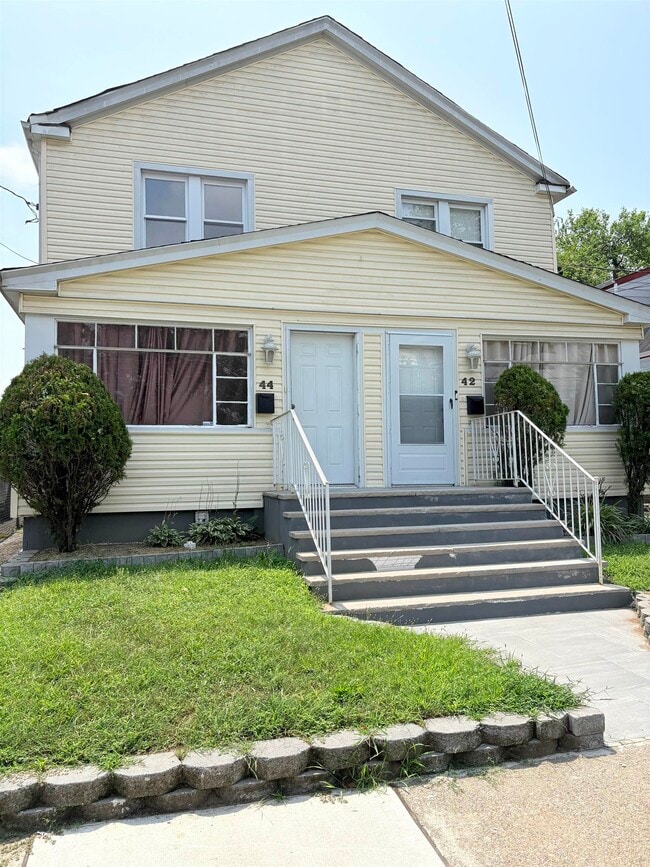 Building Photo - 42-44 Intervale Rd