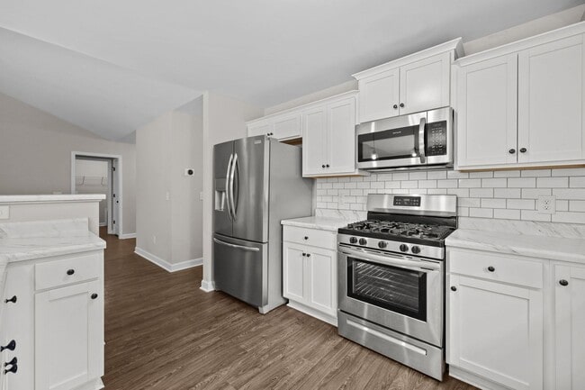 Building Photo - Welcome to Bradford Estates!