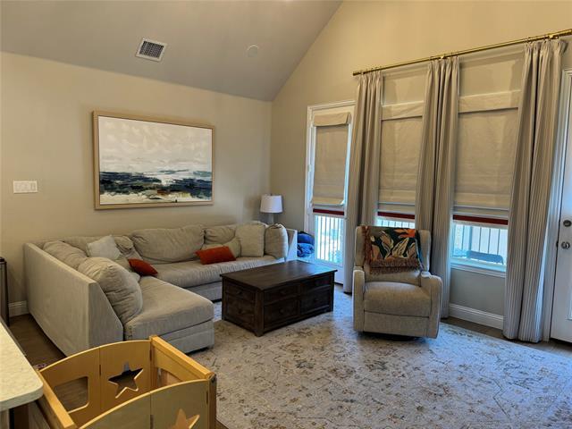Building Photo - 4204 Riverside Dr