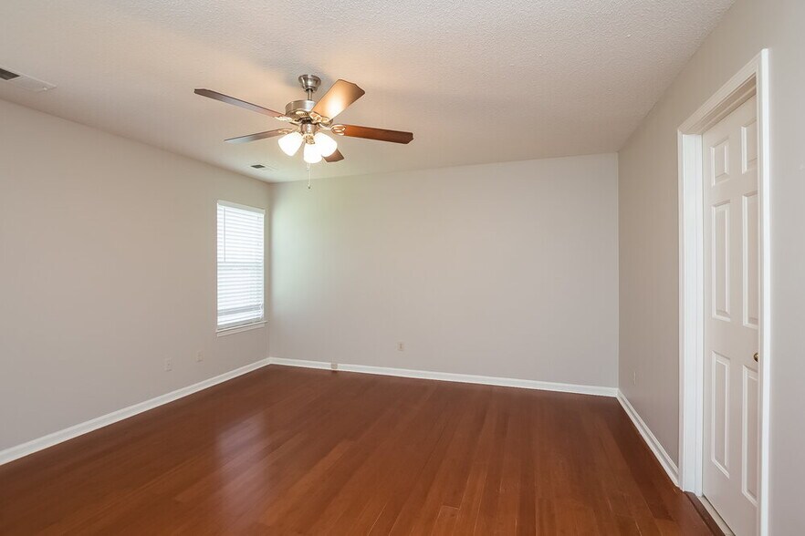 Building Photo - 1640 Saddle Ln