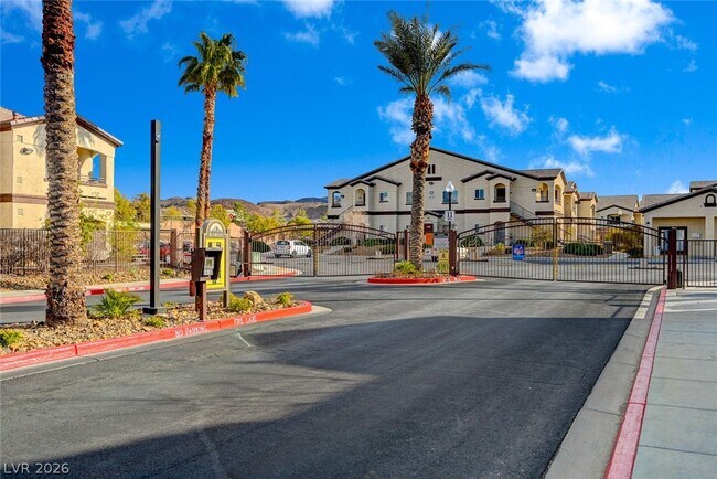 Building Photo - 2291 W Horizon Ridge Pkwy