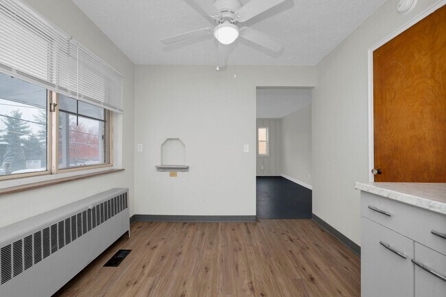 Building Photo - Green Twp- Cozy 2 Bed 1 Bath