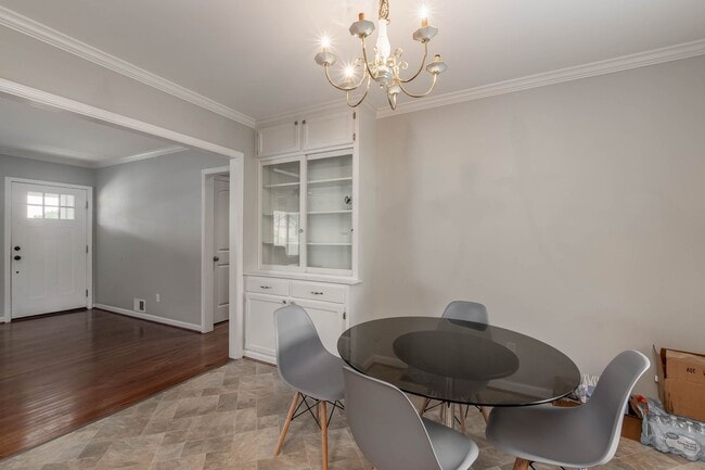 Building Photo - Fall '24 - Close to campus - 3 bed/2 bath ...