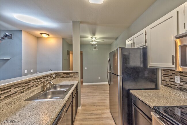 Building Photo - 231 W Horizon Ridge Pkwy