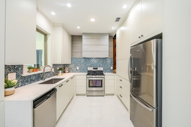 Building Photo - 209 Green Jay Ln