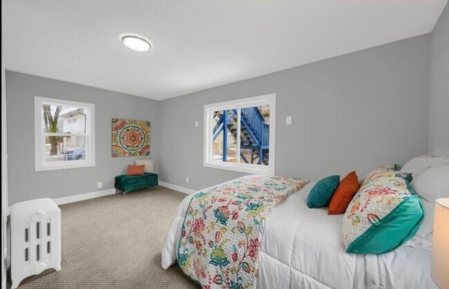 Building Photo - 1055 7th St W