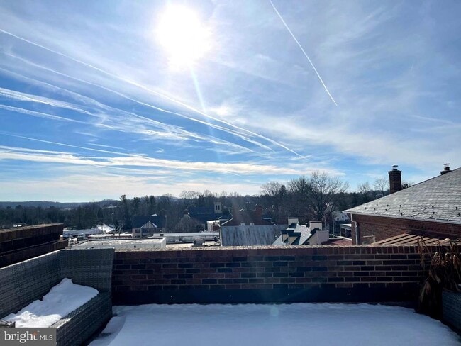 Building Photo - 28 Main St