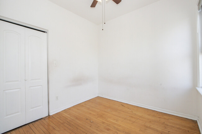 Building Photo - 921 S Laflin St