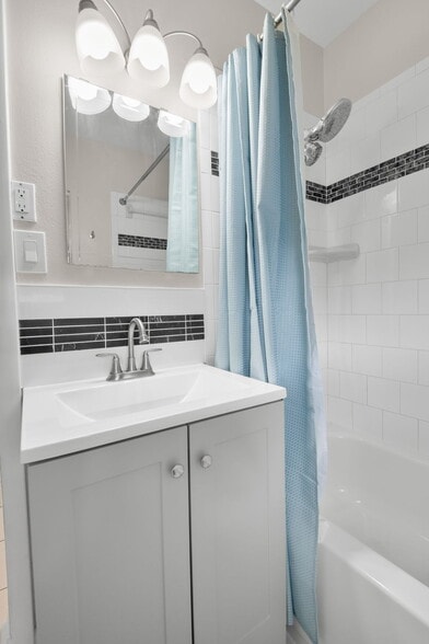 Building Photo - 5600 33rd Ave N