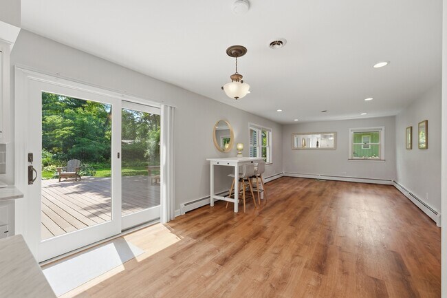 Building Photo - 317 E Forest Ln