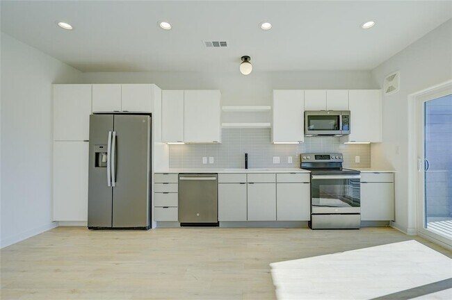 Building Photo - 100 Mockingbird Ln W