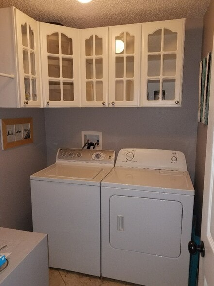 Laundy - 6289 Freeport Dr