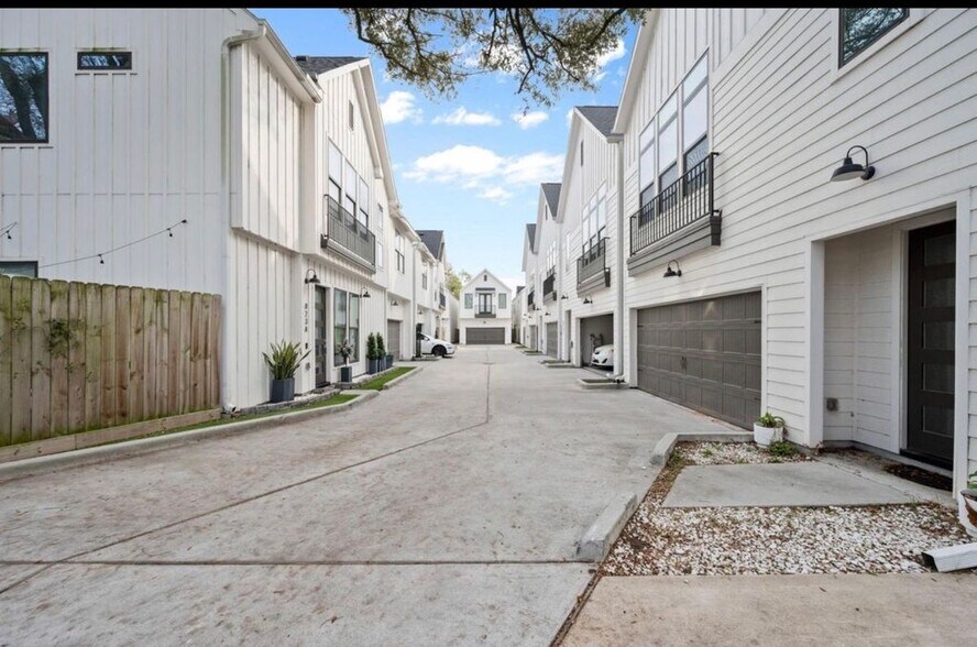 Building Photo - 823 Mansfield St