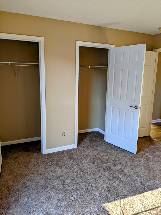 Building Photo - 5618 Bruns Dr