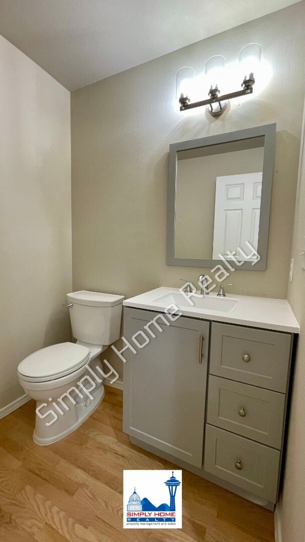 Building Photo - Step Inside this beautiful Home in Tacoma!