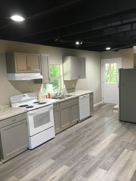 Kitchen with door to back porch - 497 Annie Lee Rd