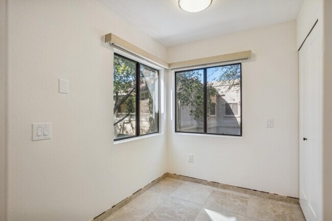 Building Photo - 15050 N Thompson Peak Pkwy