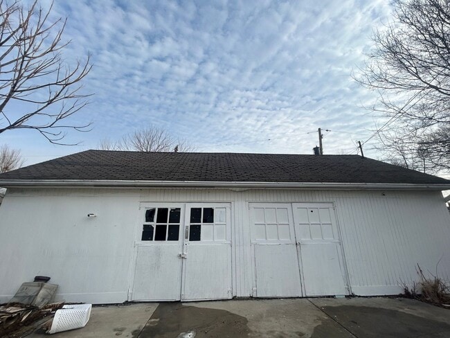 Building Photo - 535 Milton St