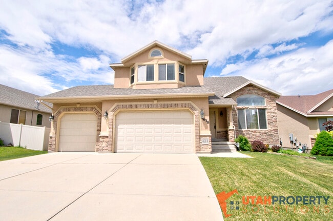 Building Photo - 4638 Seminole Cir