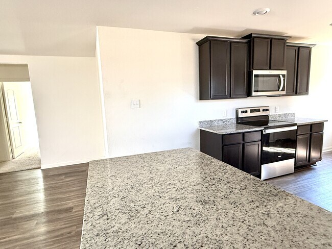 Building Photo - 1008 Riverdale Cove