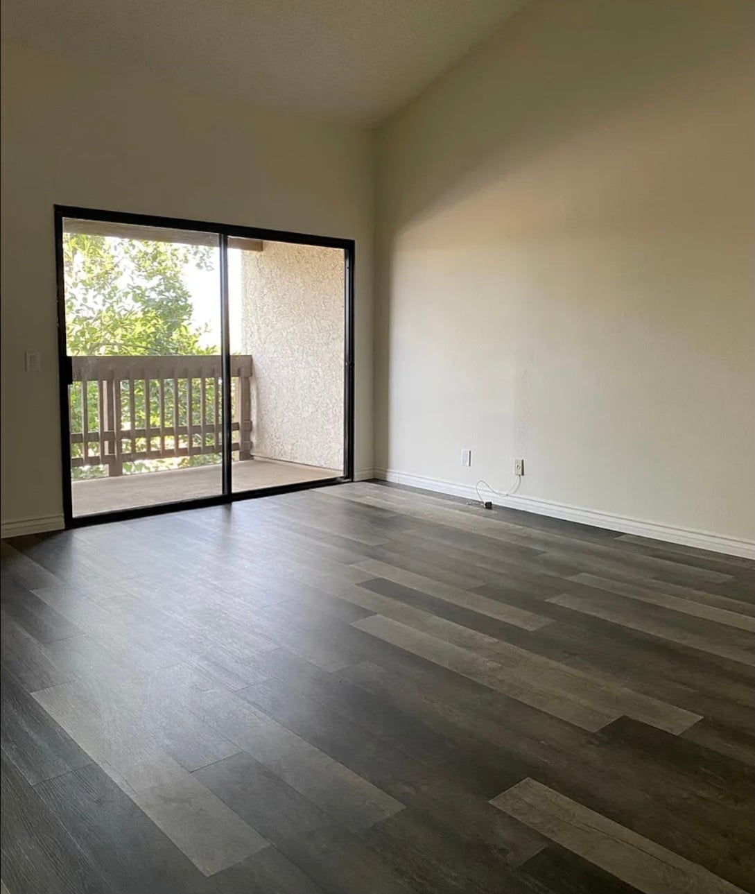 Building Photo - 1055 Walnut Grove Ave