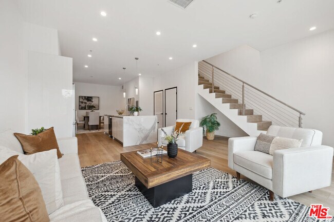 Building Photo - 957 Figueroa Terrace