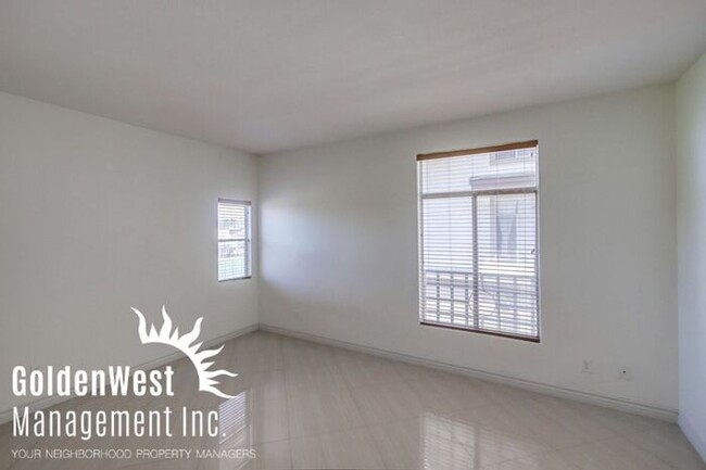 Building Photo - Elegant Dual Master 2Bdm 2.5Ba Townhome in...