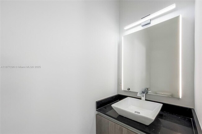 Building Photo - 6156 SW 36th Ct