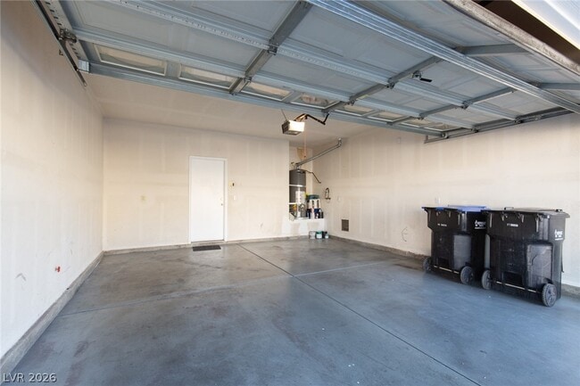 Building Photo - 2137 Polynesia Cir