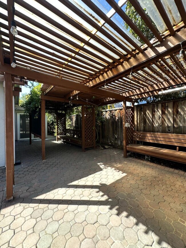 Building Photo - 4021 Campana Dr