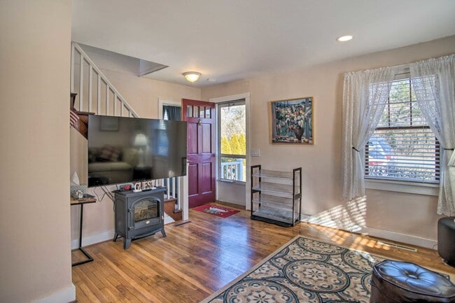 Building Photo - 343 Ocean St