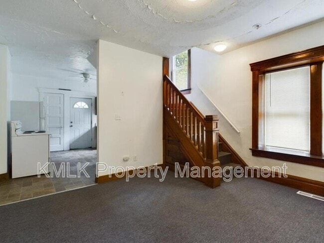 Building Photo - 695 Kling St