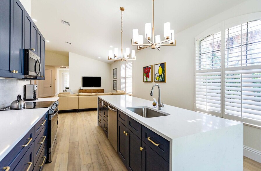 Building Photo - 851 108th Ave N