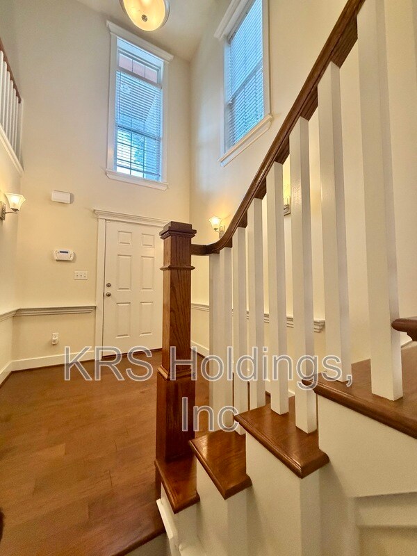 Building Photo - 2058 Avinity Loop