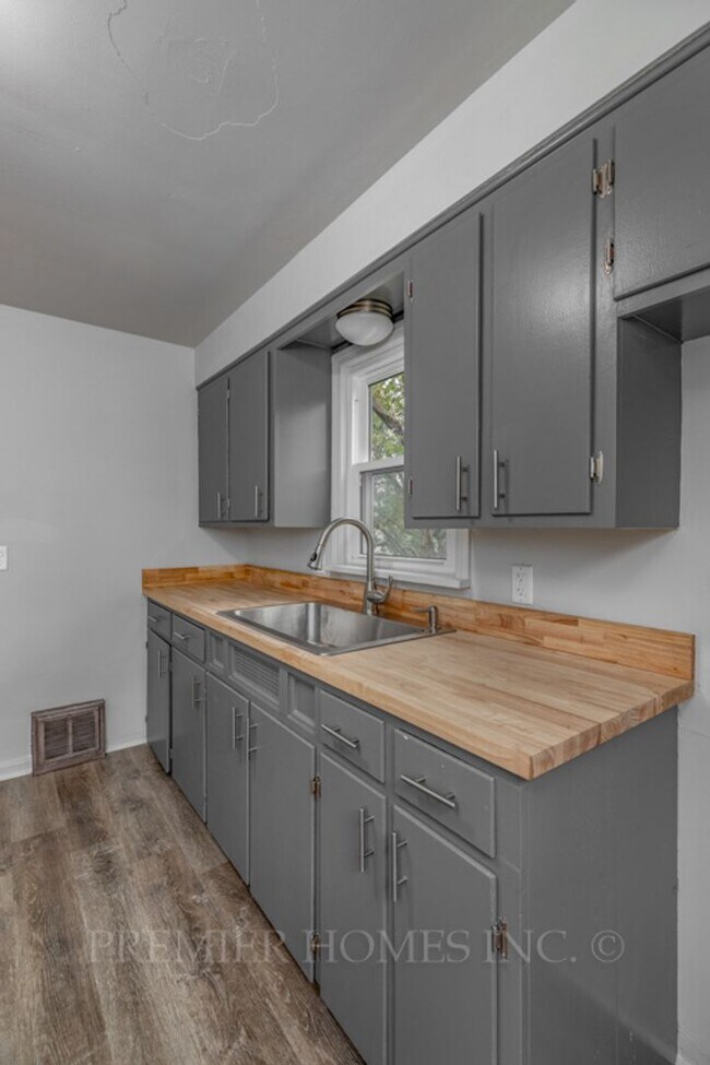 Building Photo - Charming 3-Bedroom Home with Walkout Basem...