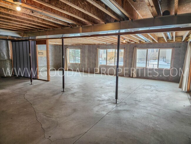 Building Photo - Beautiful 3 Bedroom 2.5 Bath walkout ranch in Ankeny