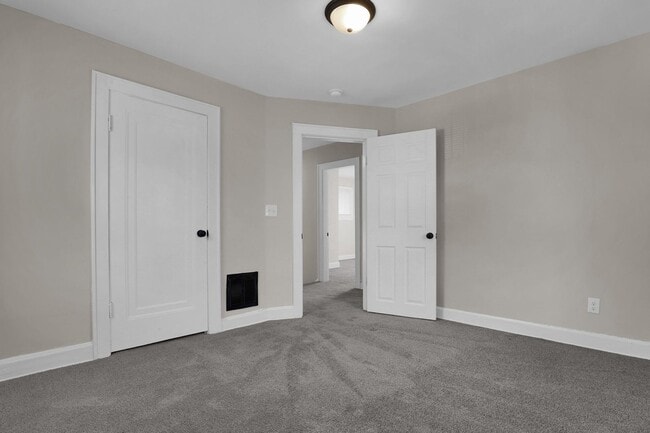 Building Photo - Updated 3 Bedroom, 2 Bathroom Home with Sp...