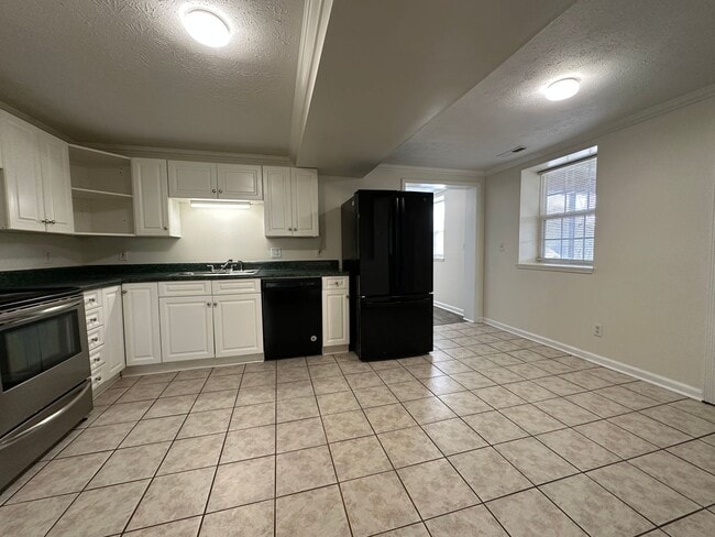 Building Photo - Freshly Updated 4 Bedroom Lower-Level Unit in Oak Ridge – Spacious & Move-In Ready