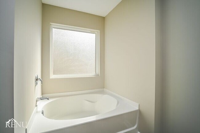 Building Photo - 2360 Cornell Cir