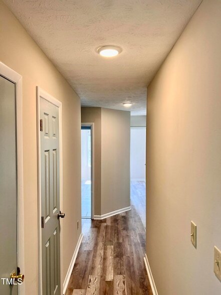 Building Photo - 1006 Wood Creek Dr
