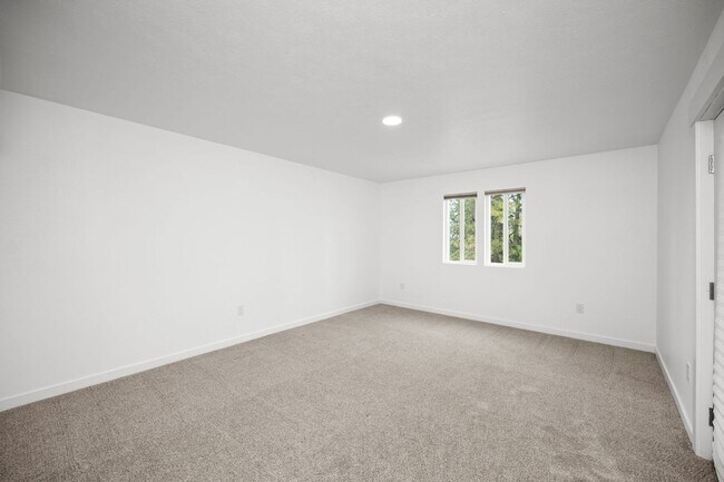 Building Photo - BEAUTIFUL Spacious Modern Grandview Single Level Home!