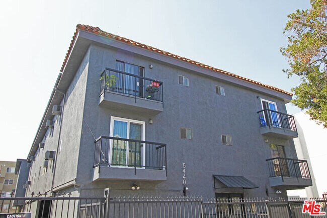 Building Photo - 5440 Carlton Way