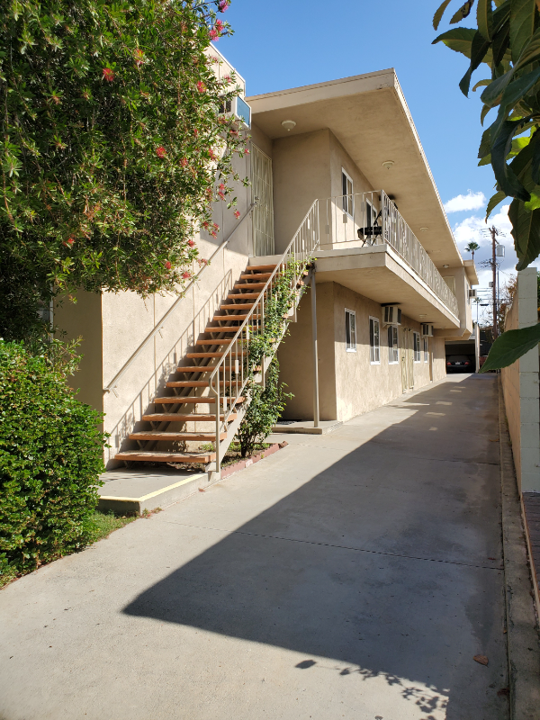 Primary Photo - 1128 Raymond Ave