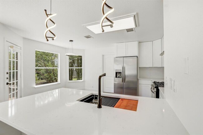 Building Photo - 16803 Bailey Jean Dr