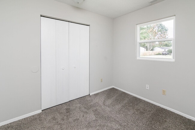 Building Photo - 1207 Middleneck Dr