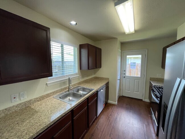 Building Photo - 18822 N Lyford Dr