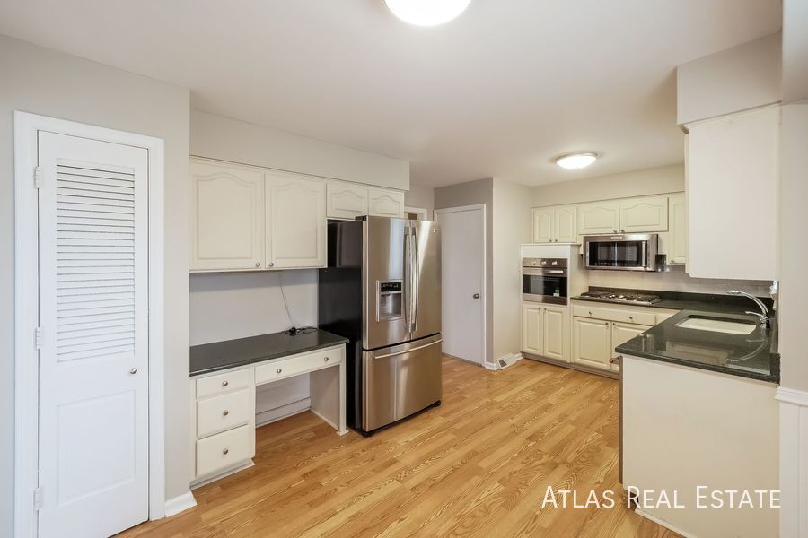 Building Photo - 5509 W 92nd Pl